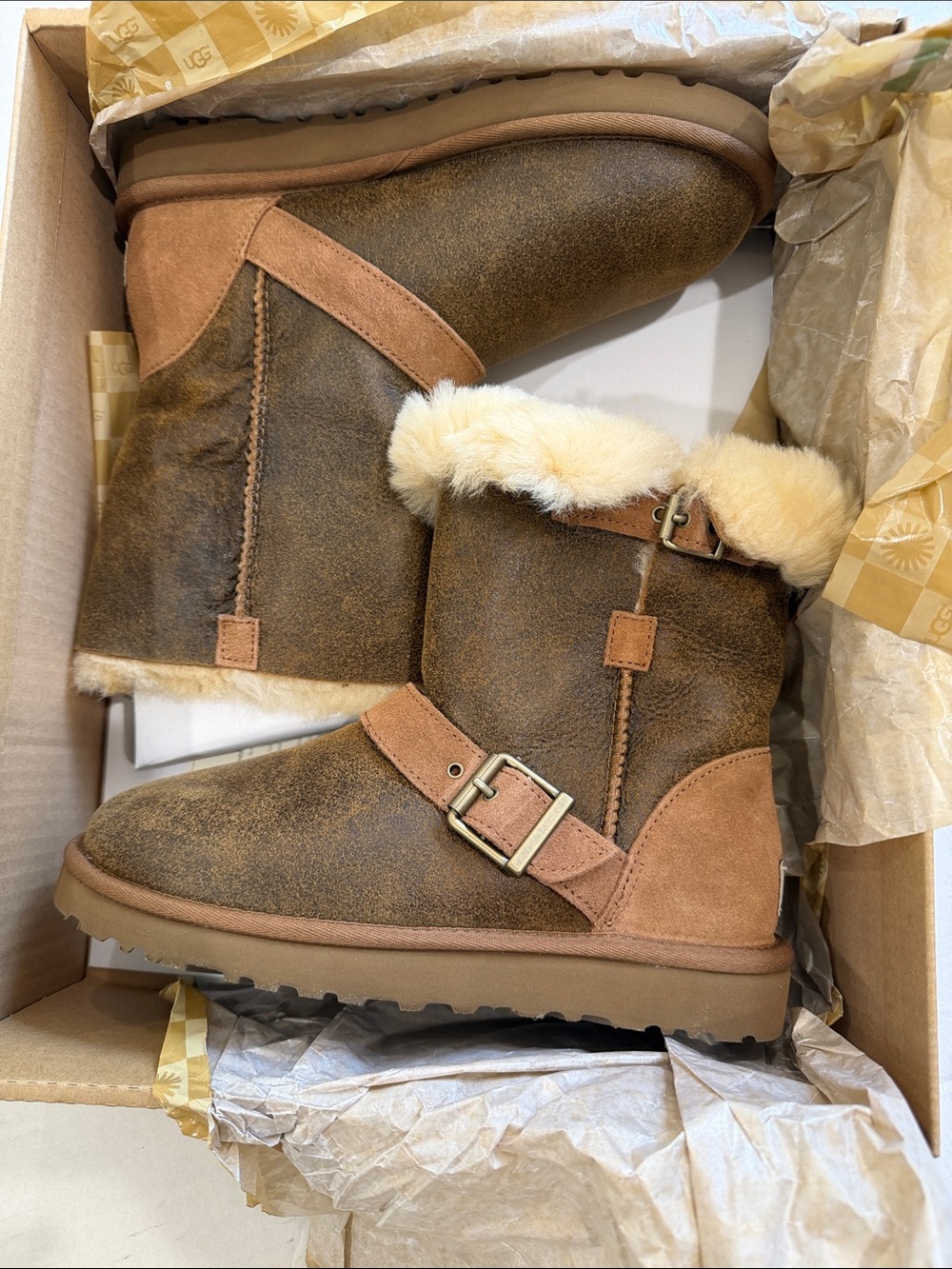 UGG W classic short Dylyn boots new